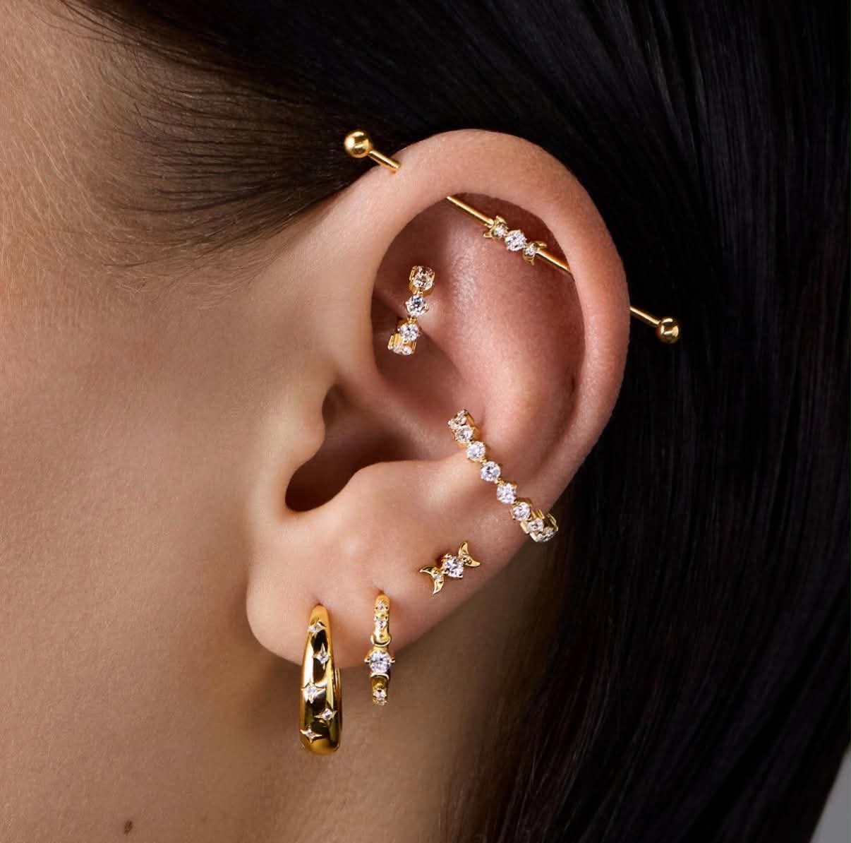 Zlaté šperky a profesionálně aplikovaný piercing ve Studio Artist